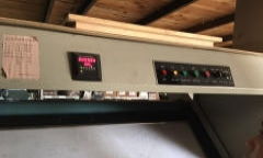 沙发厂生产线设备齐全，木工、裁剪、缝纫、办公一应俱全